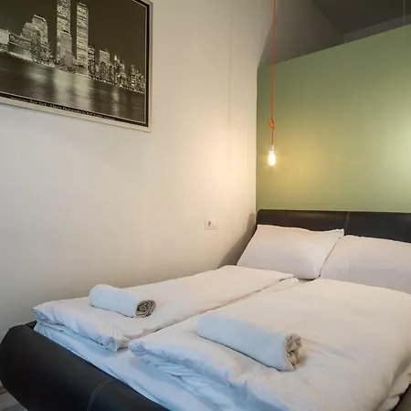 Lie On Me Lazy Simon Apartment *