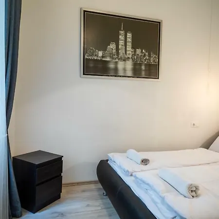 Lie On Me Lazy Simon Apartment Budapest